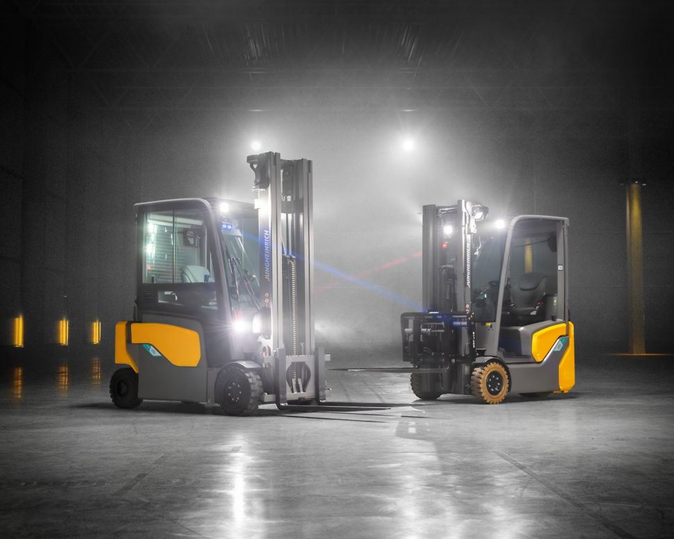 Electric forklift di lingkungan operasional