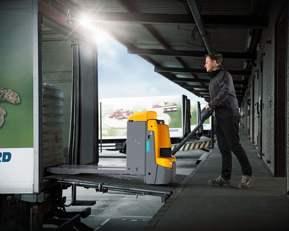 Electric pallet truck